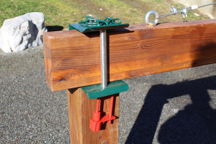 Détail fermeture sur poteau de réception